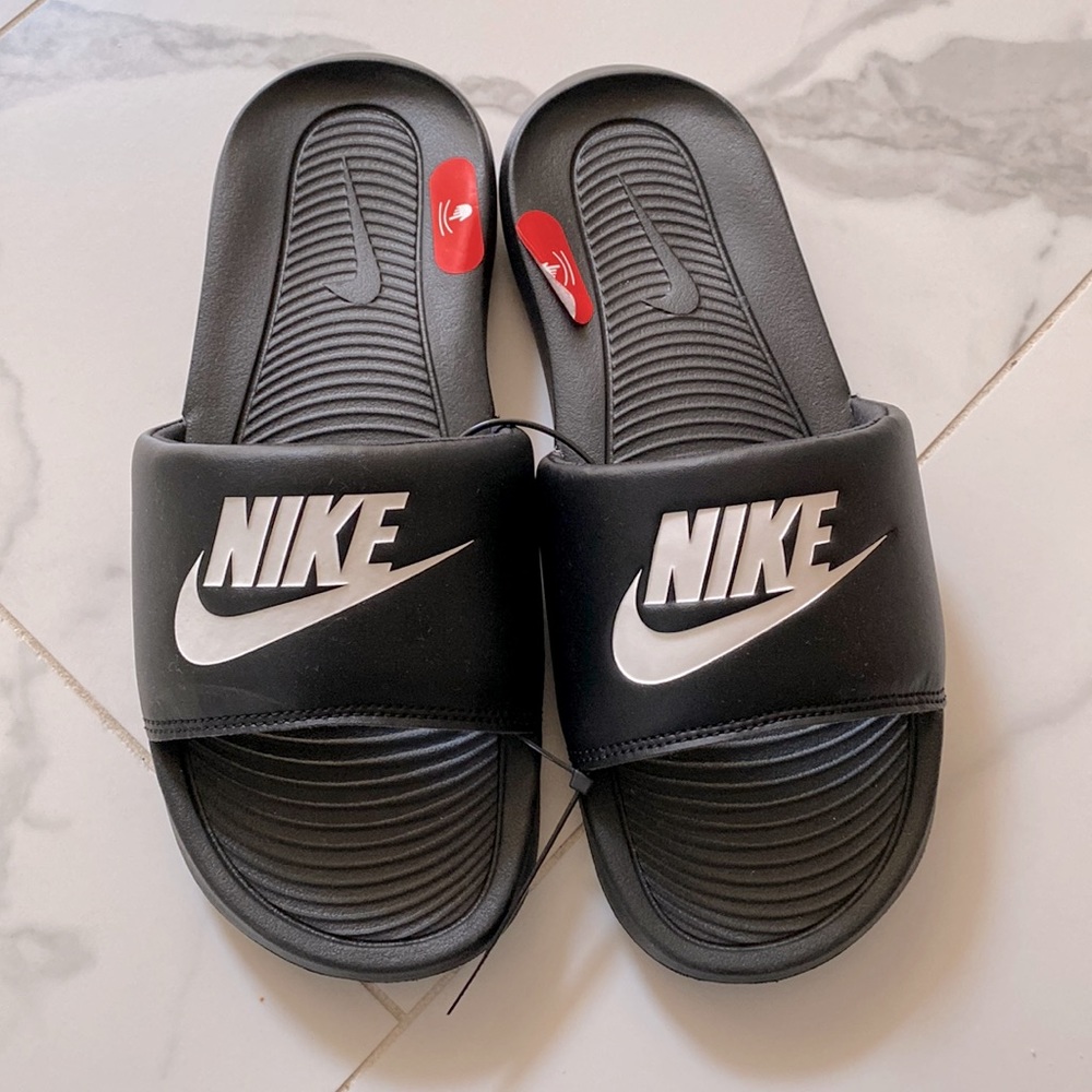Black Nike Slides - Size 7Y